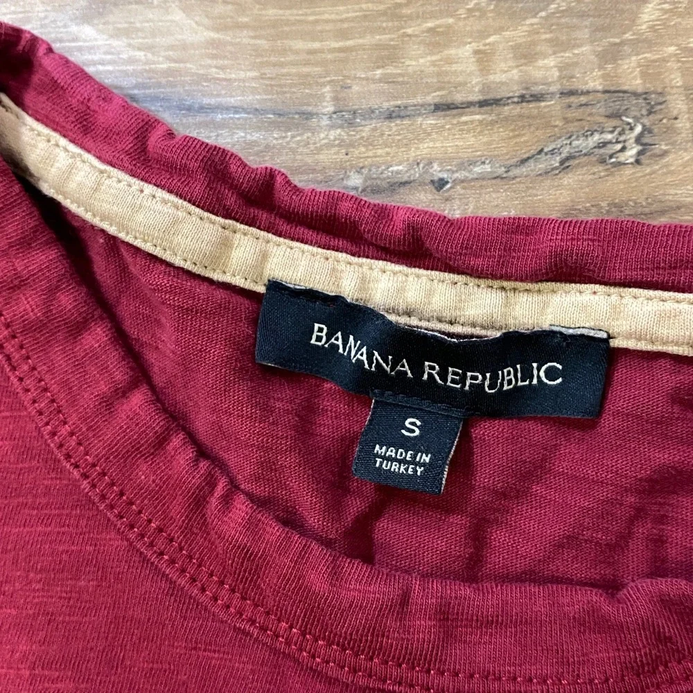 Banana Republic Slub Crew Neck Shirt Men Small Minimalist 100% Cotton Burgundy